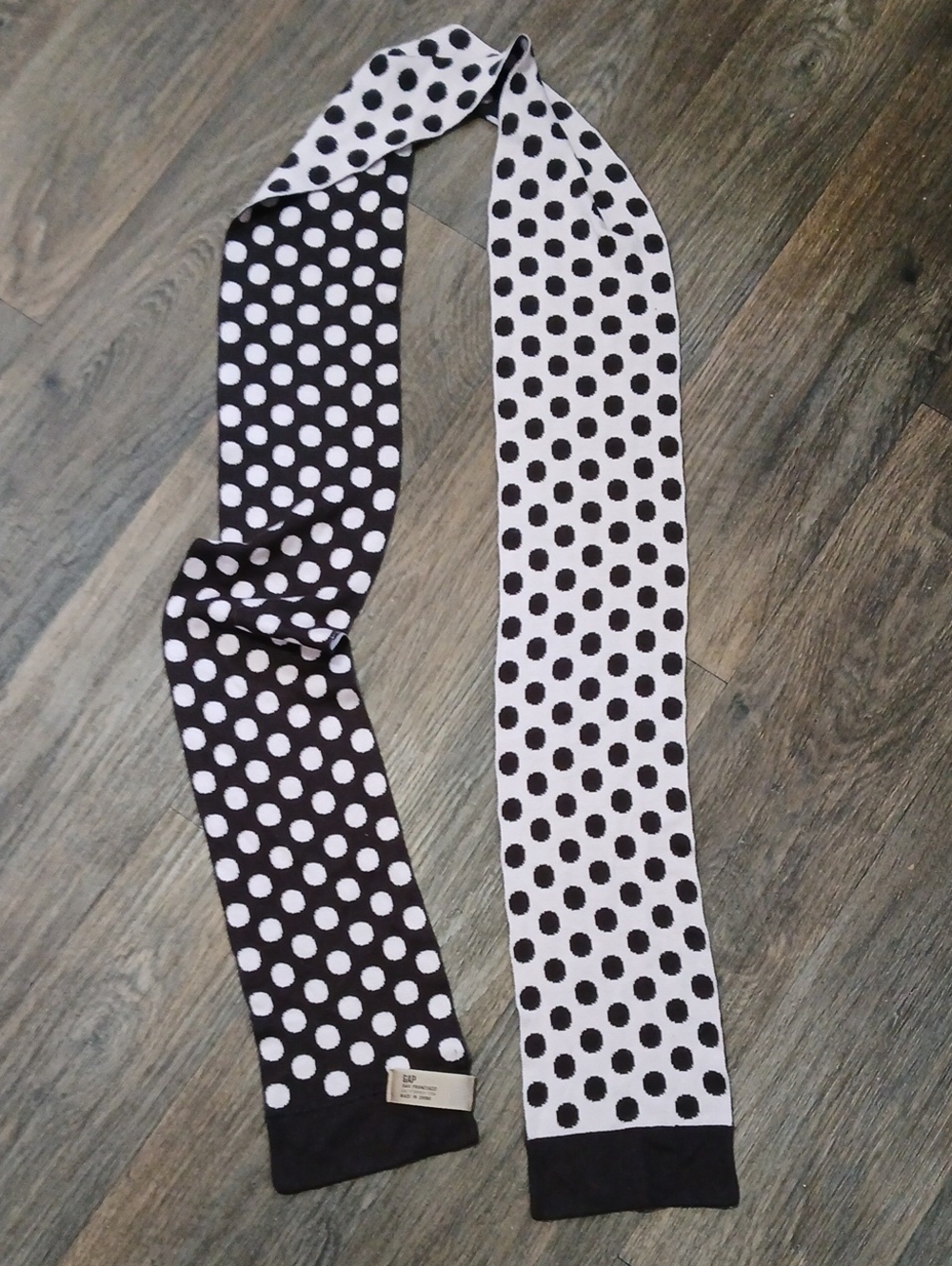 Vintage Gap No 54023 Reversible Brown & Pink Polka Dot Knit Scarf.